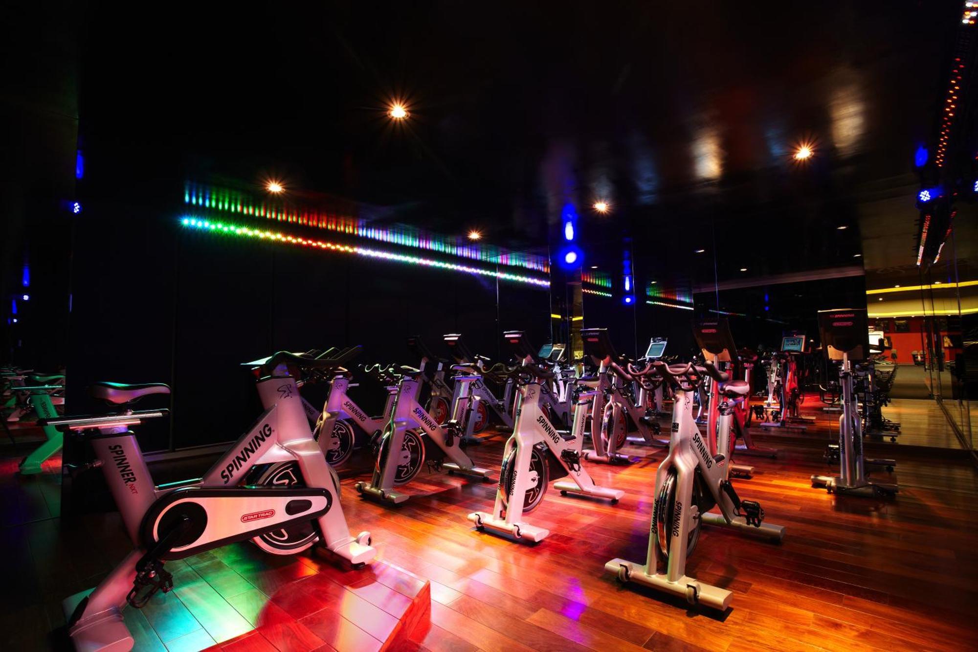 فندق هارد روك بنما ميغابوليس مدينة باناما المظهر الخارجي الصورة A spinning class at a gym