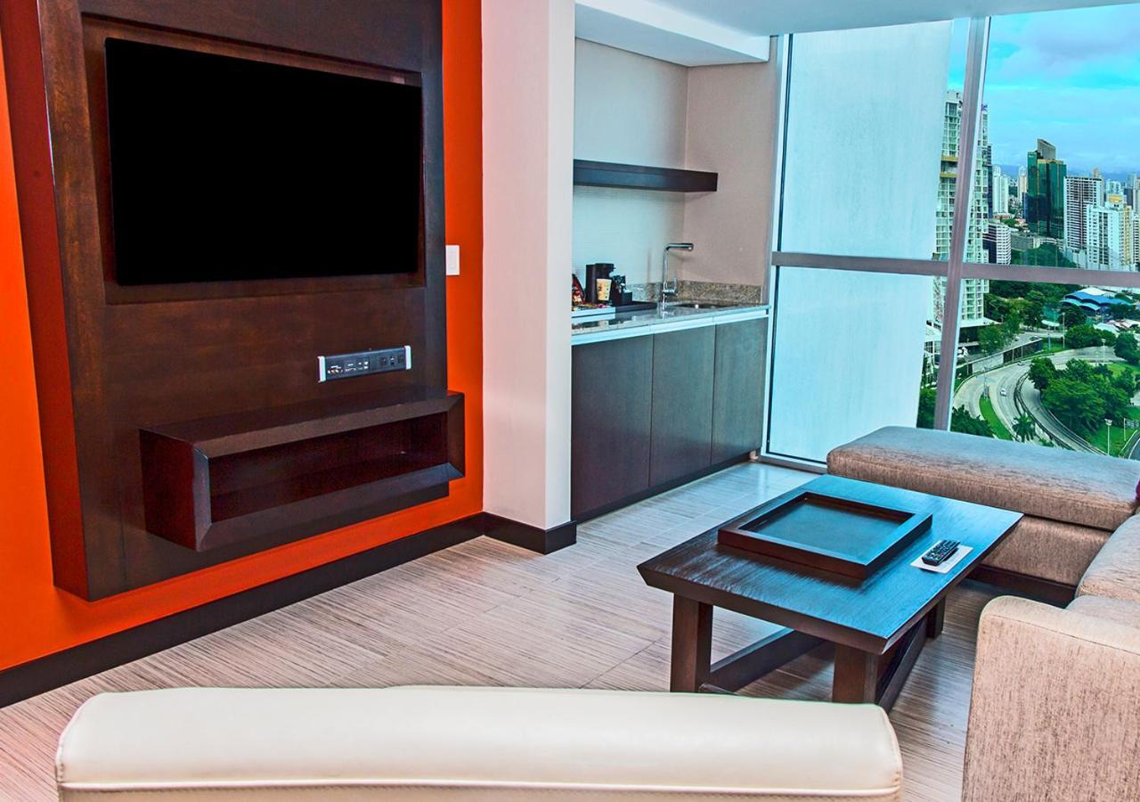 فندق هارد روك بنما ميغابوليس مدينة باناما المظهر الخارجي الصورة A living room with a wet bar